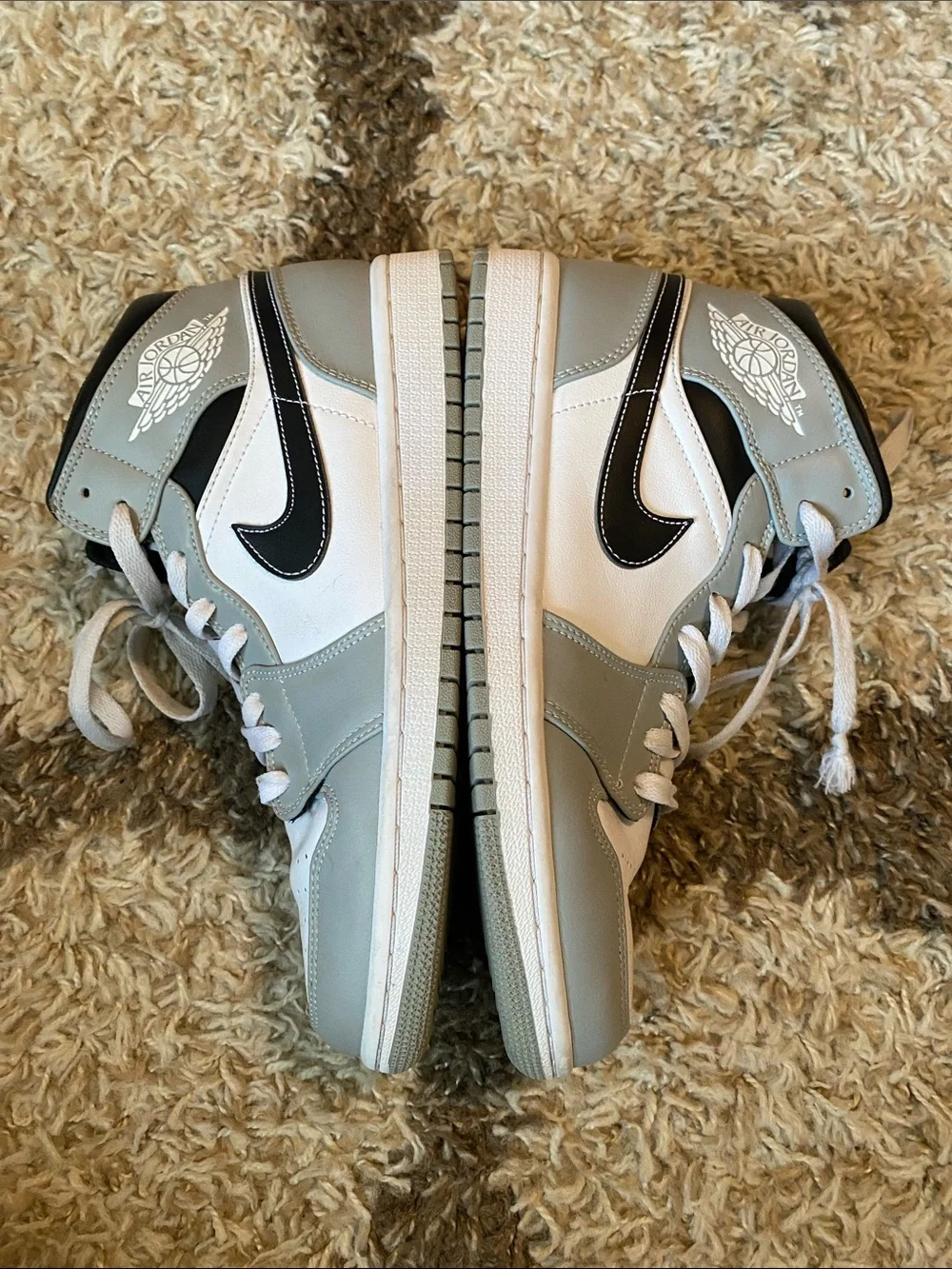 Jordan 1 Mid Light Smoke